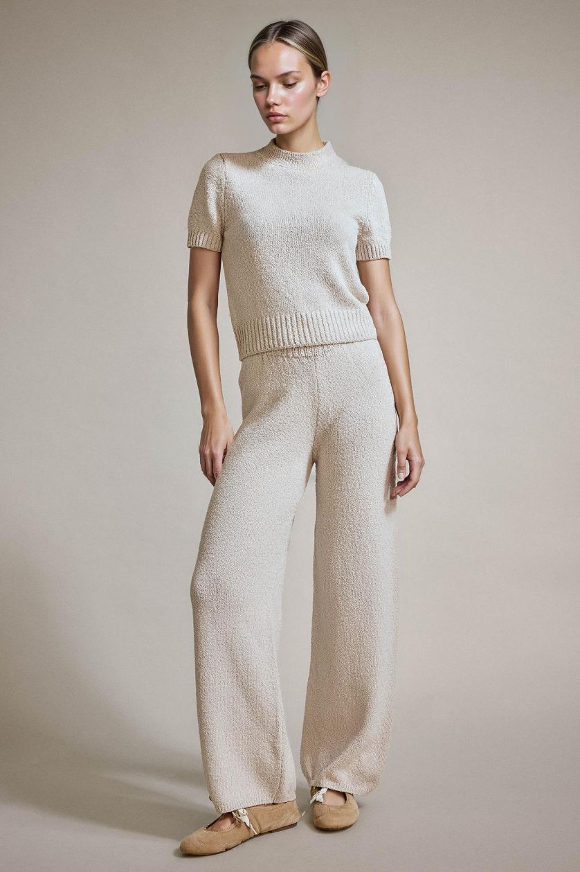 Kadın Açık Bej Relax Fit Normal Bel Düz Paça Pantolon