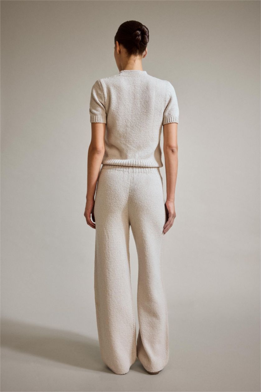 Kadın Açık Bej Relax Fit Normal Bel Düz Paça Pantolon