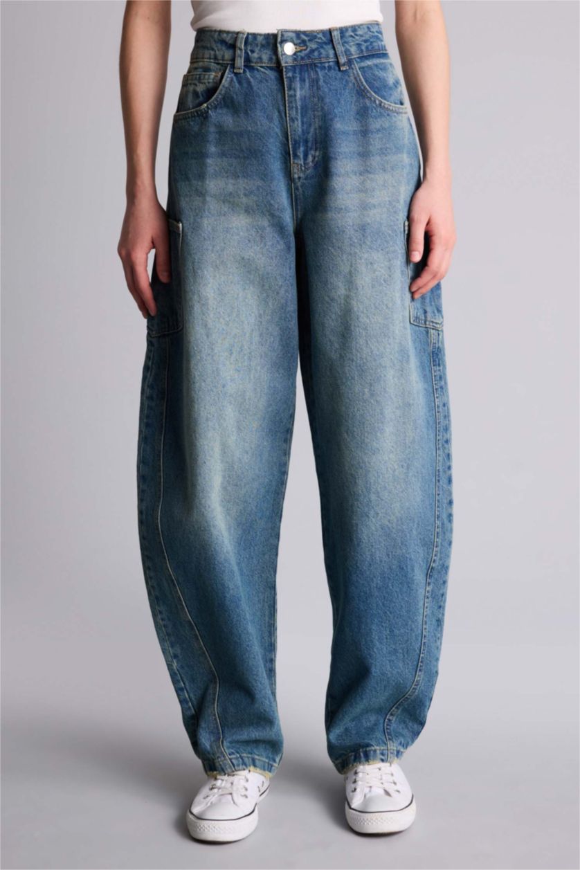 Woman NAVY Balloon Fit Denim Trousers