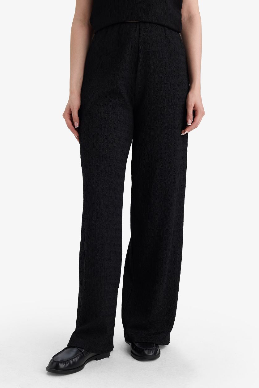 Woman Black Straight Fit Straight Leg Crepe Trousers