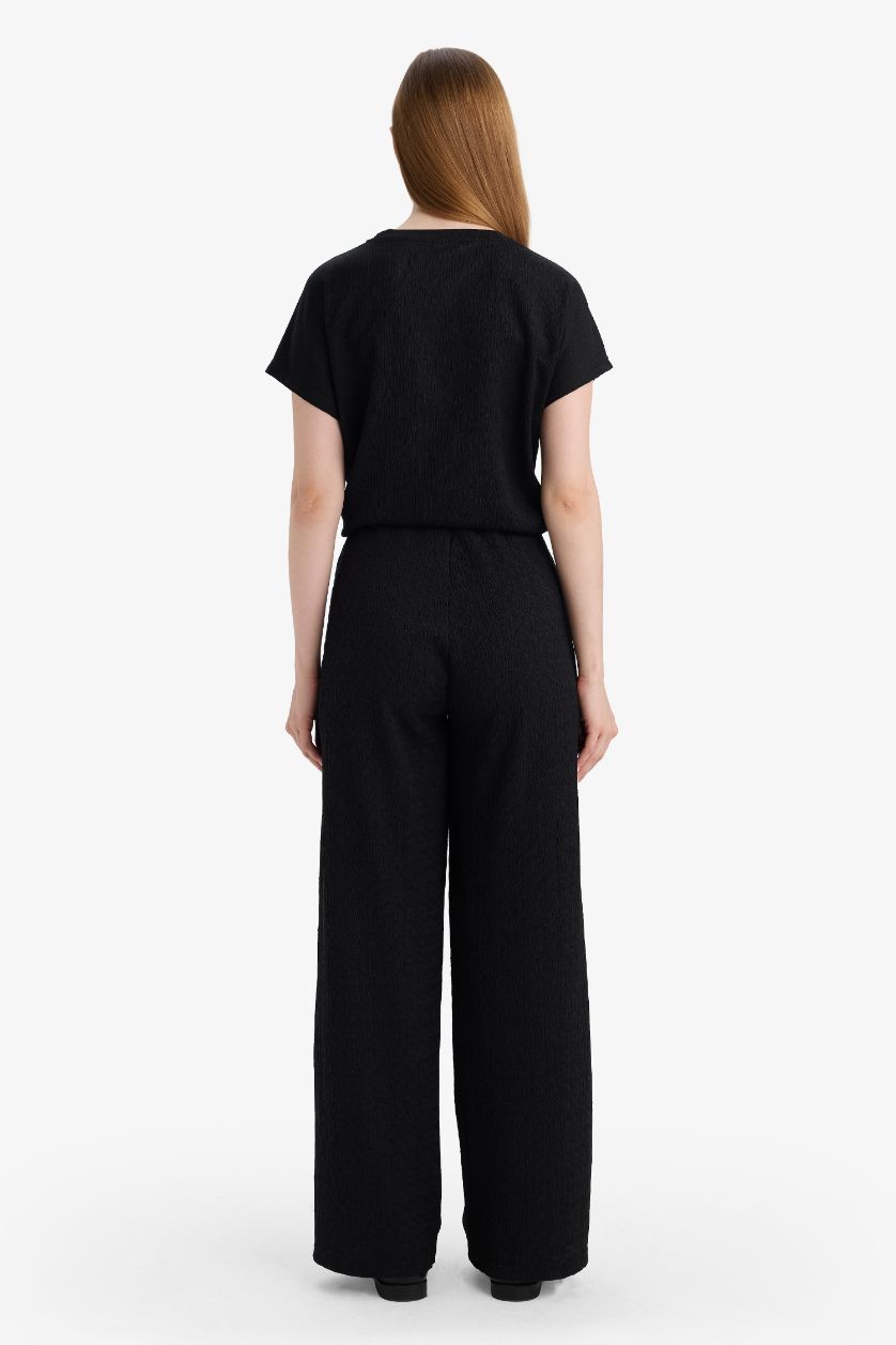 Woman Black Straight Fit Straight Leg Crepe Trousers