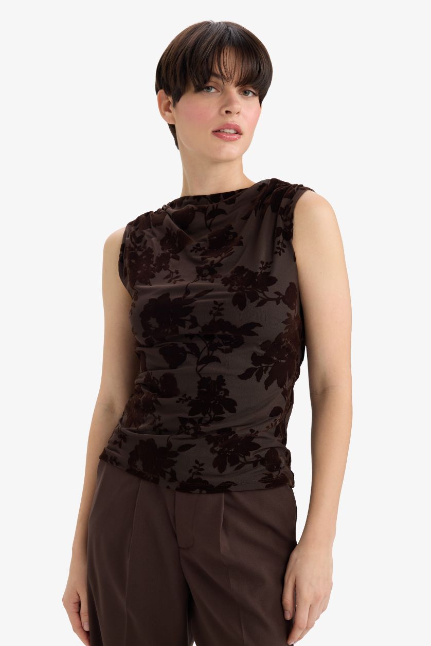 Kadın Koyu Kahve Yuvarlak Yaka Çiçekli Tül Kolsuz Bluz