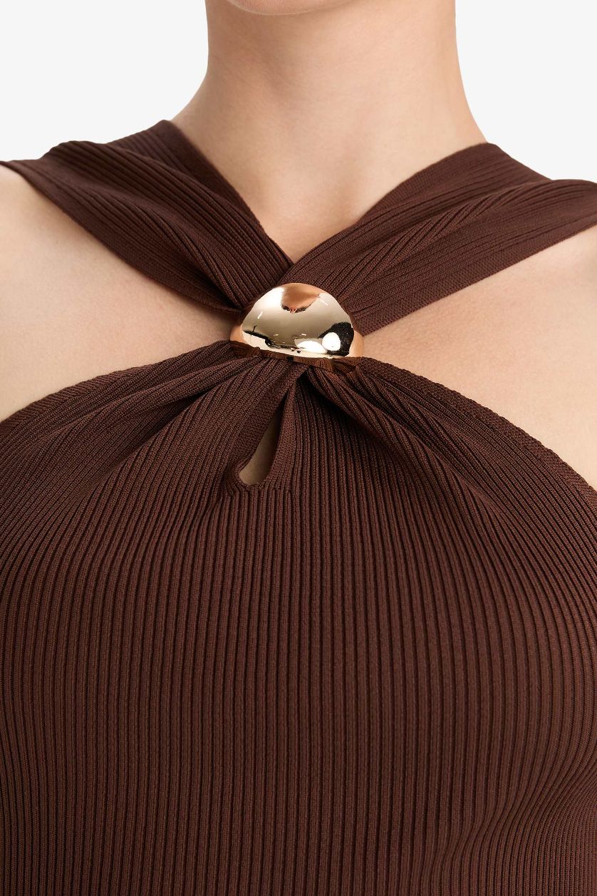 Kadın Kahve Fitted Ribana Toka Detaylı Kolsuz Bluz