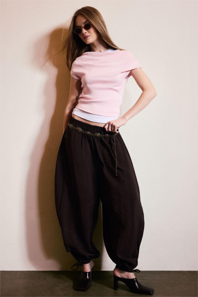 نساء بني غامق Normal Waist Balloon Fit Trousers