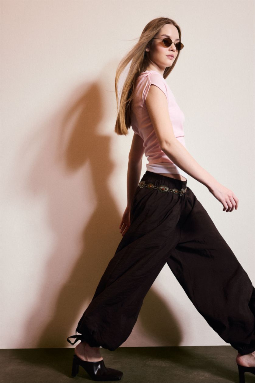 نساء بني غامق Normal Waist Balloon Fit Trousers