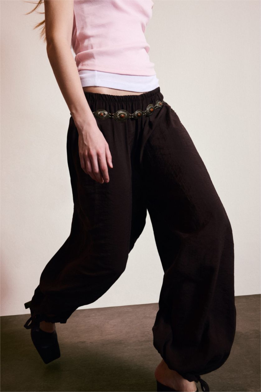 نساء بني غامق Normal Waist Balloon Fit Trousers