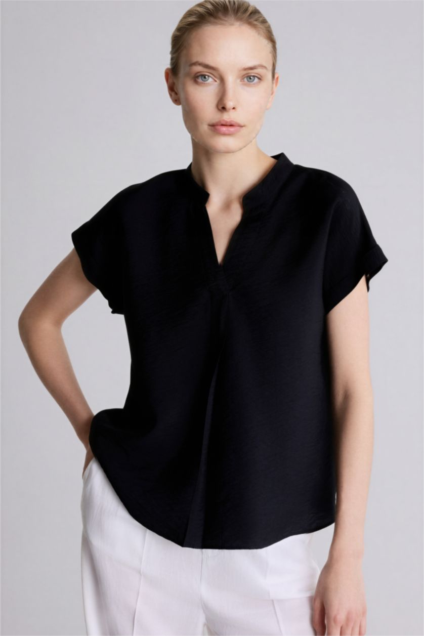 Kadın Siyah Relax Fıt Kaçık Yaka Kısa Kollu Bluz