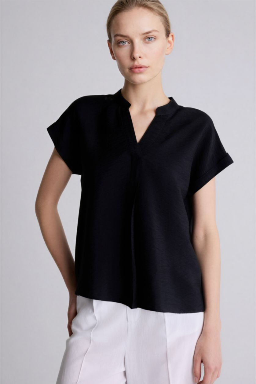 Kadın Siyah Relax Fıt Kaçık Yaka Kısa Kollu Bluz