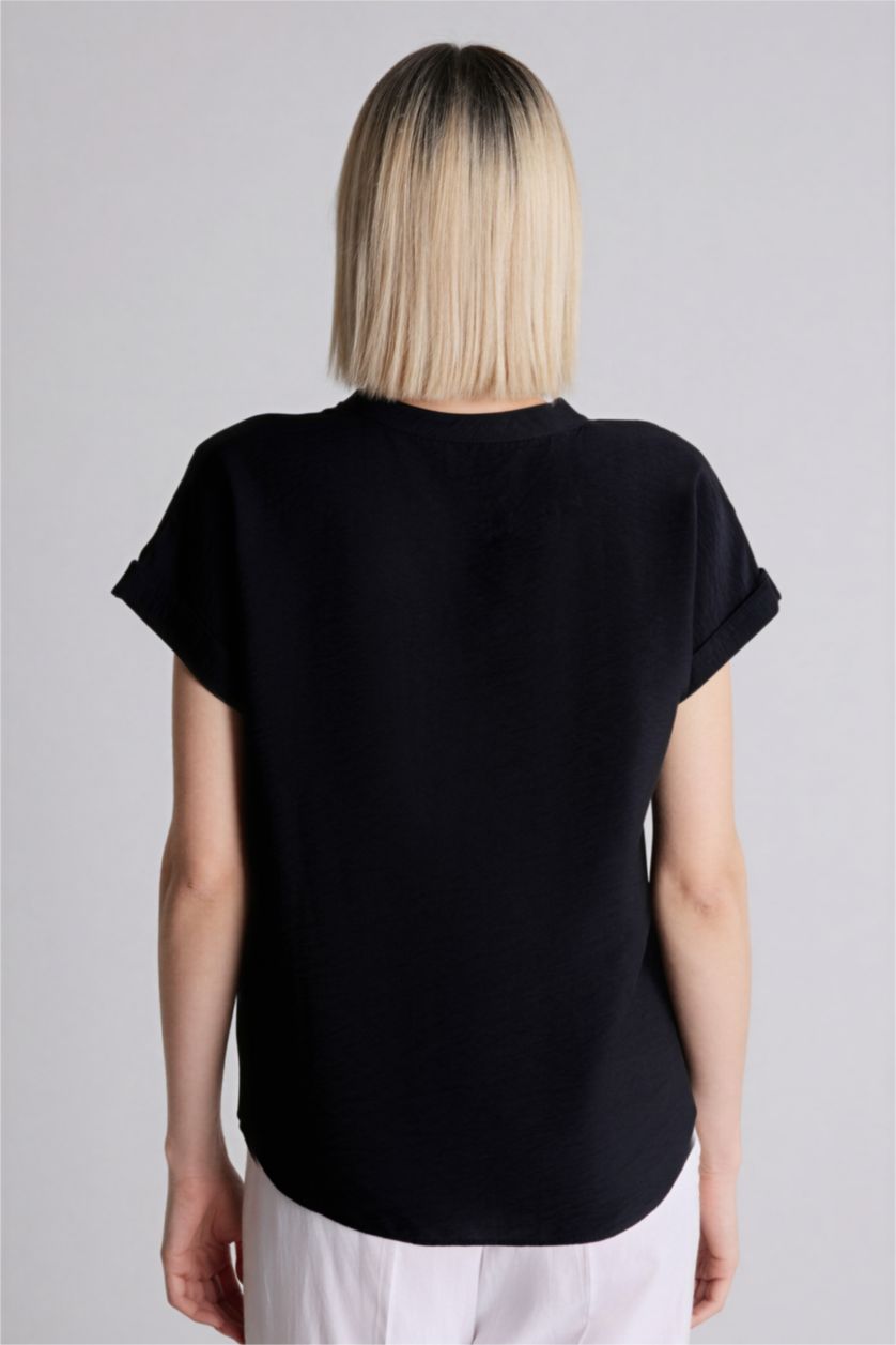 Kadın Siyah Relax Fıt Kaçık Yaka Kısa Kollu Bluz