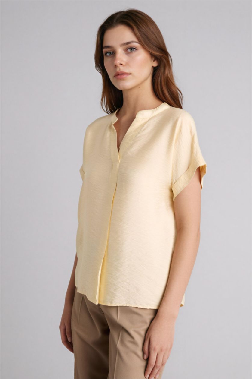Kadın Açık Sarı Relax Fıt Kaçık Yaka Kısa Kollu Bluz