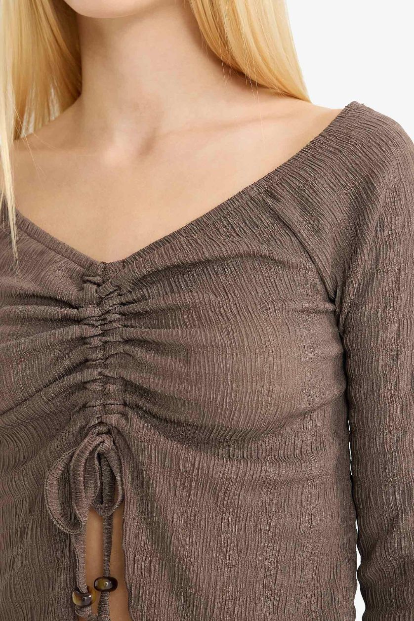 Kadın Açık Kahve Flare Fit Bürümcük Önden Bağlamalı Uzun Kollu Bluz