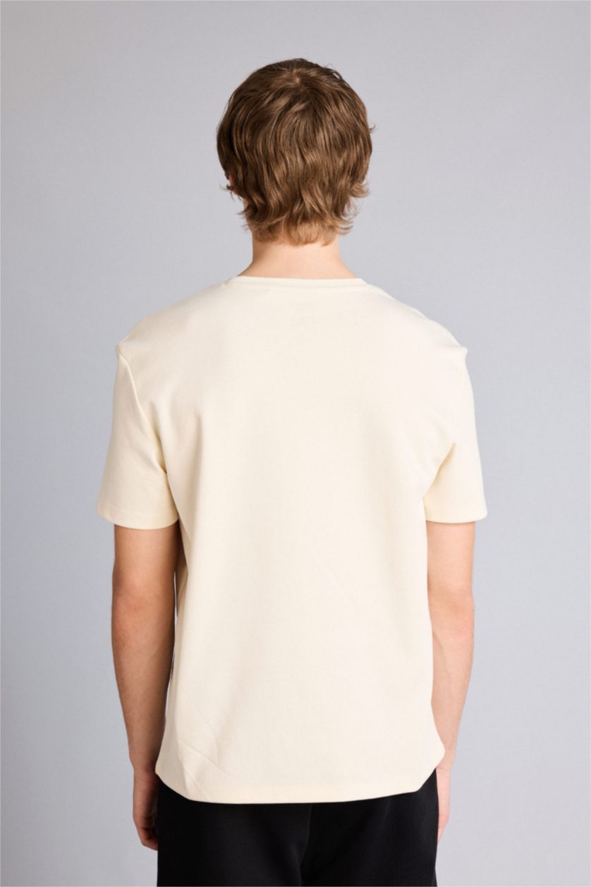 MAN Ecru تيشيرت اوفر سايز نص كم