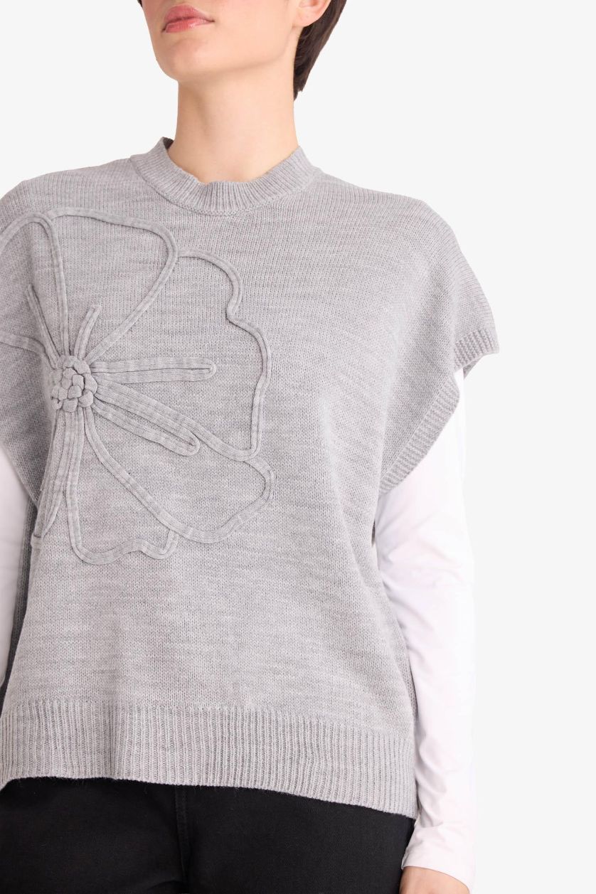 Kadın Gri Melanj Relax Fit Bisiklet Yaka Çiçekli Triko Süveter