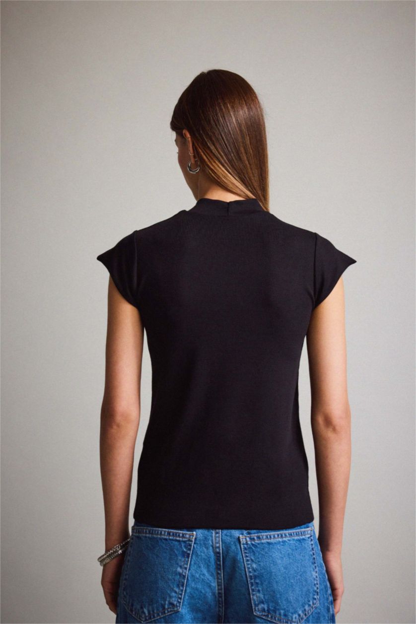 Kadın Siyah Balıkçı Yaka Kısa Kollu Tişört