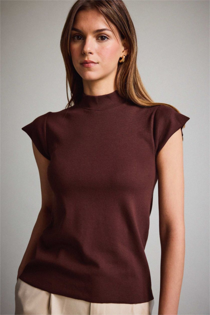 Kadın Kahve Balıkçı Yaka Kısa Kollu Tişört