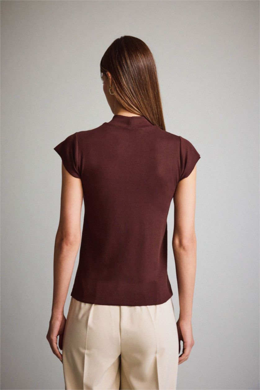 Kadın Kahve Balıkçı Yaka Kısa Kollu Tişört