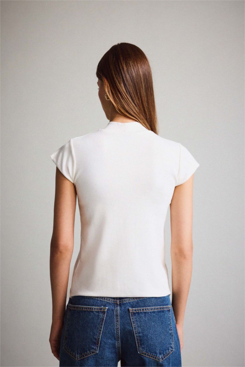 Kadın Ekru Kısa Kollu Tişört