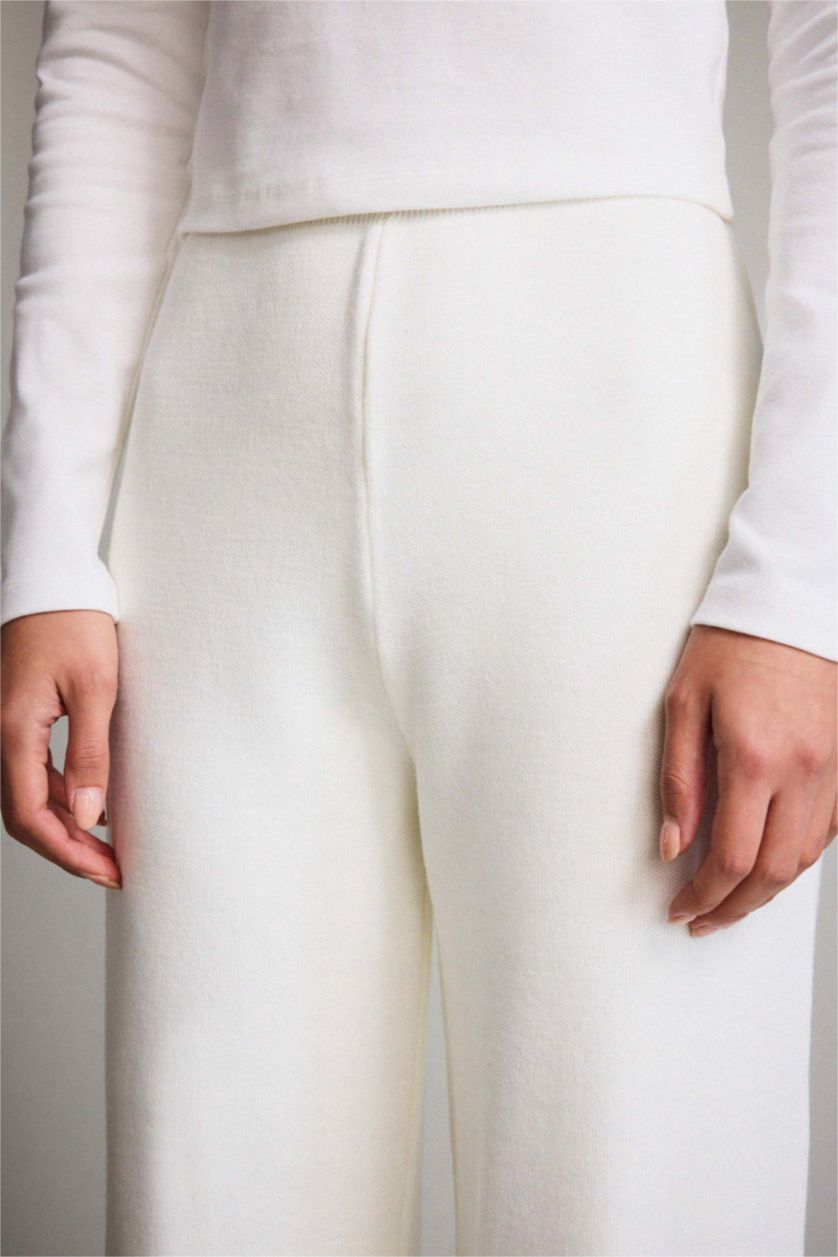 Kadın Ekru Relax Fit Normal Bel Pantolon