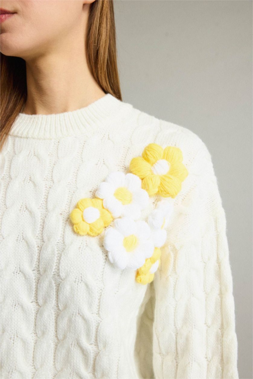 Kadın Ekru Bisiklet Yaka Çiçekli Triko Kazak