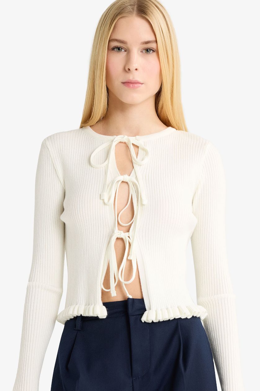 Kadın Kırık Beyaz Slim Fit Dar Kesim Bisiklet Yaka Önden Bağlamalı Hırka