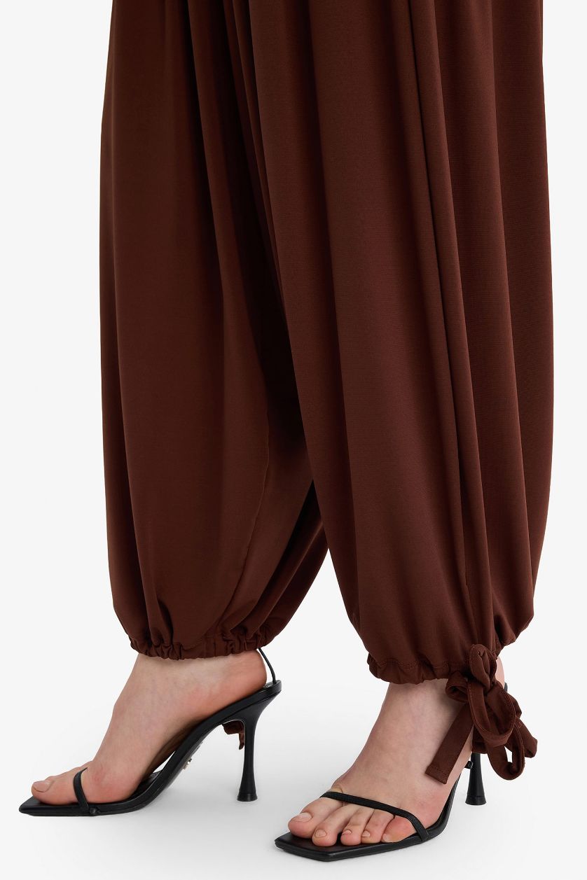 Woman Brown Balloon Fit Regular Waist Standard Length Jeans