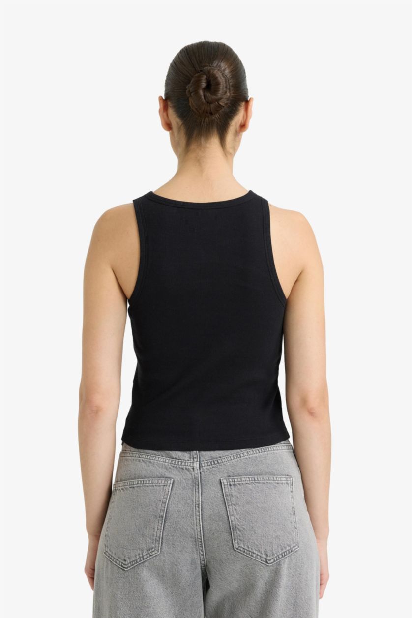 Woman Black Slim Fit Camisole Crew Neck Tank Top