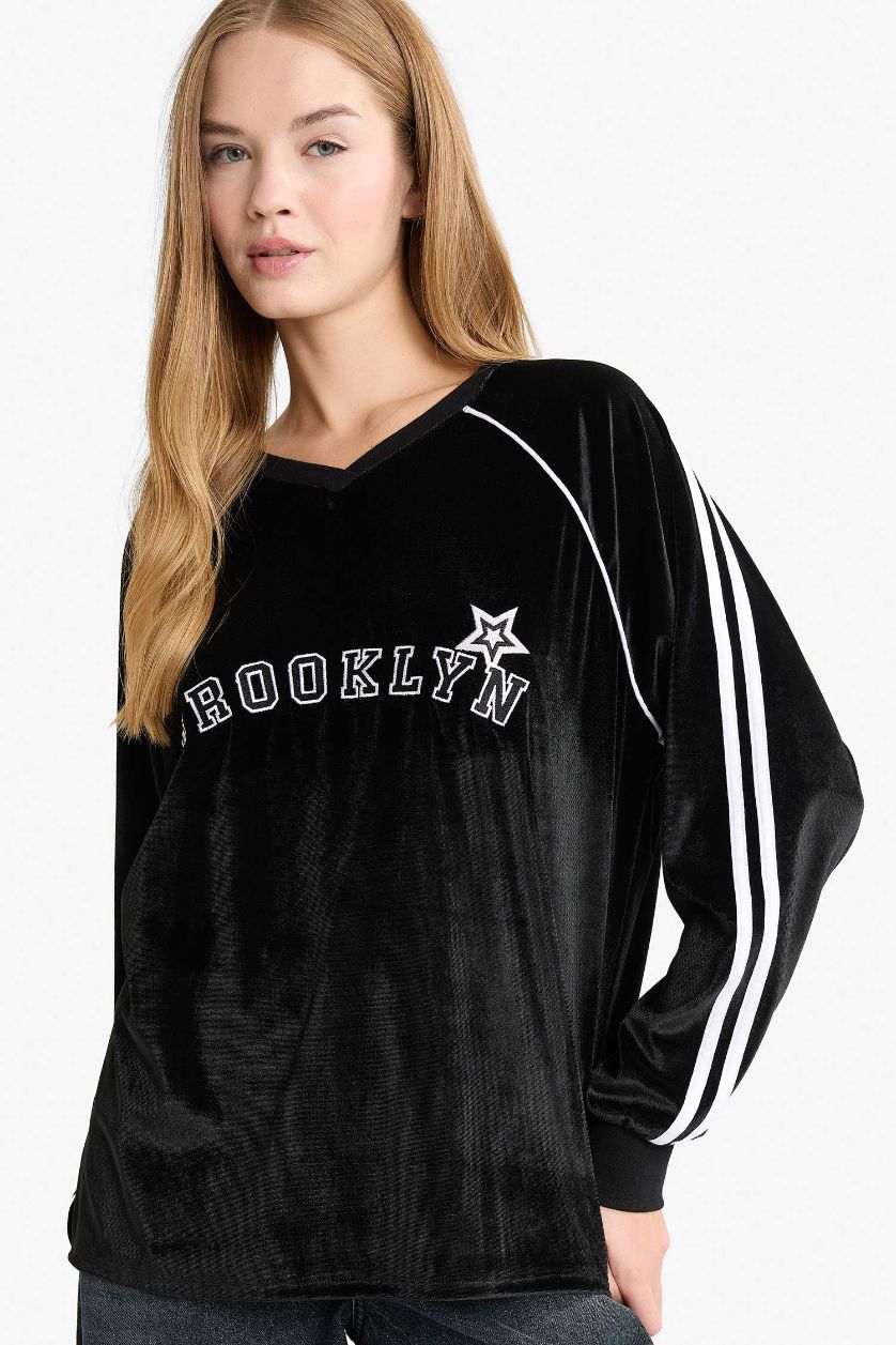 Woman Black Oversize Fit V-Neck Printed Velvet Sweatshirt