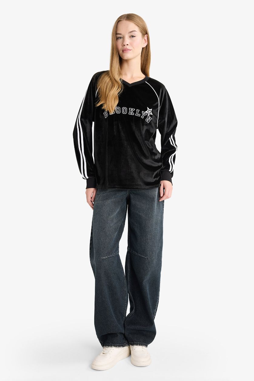 Woman Black Oversize Fit V-Neck Printed Velvet Sweatshirt