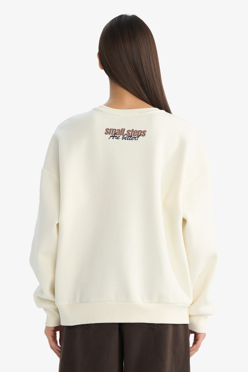 Kadın Kırık Beyaz Oversize Geniş Kalıp Bisiklet Yaka Baskılı Sweatshirt