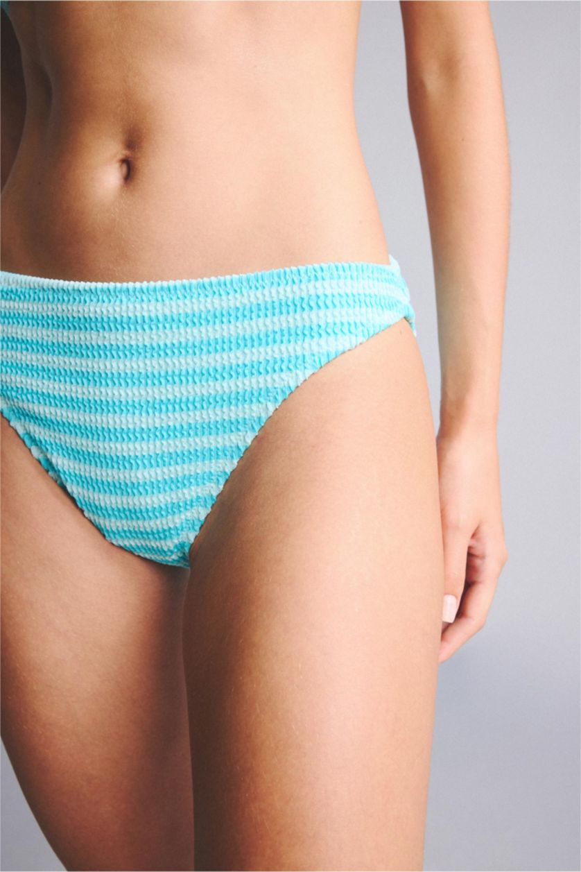 Kadın Deniz Mavisi Regular Fit Kırışık Dokulu Bikini Alt
