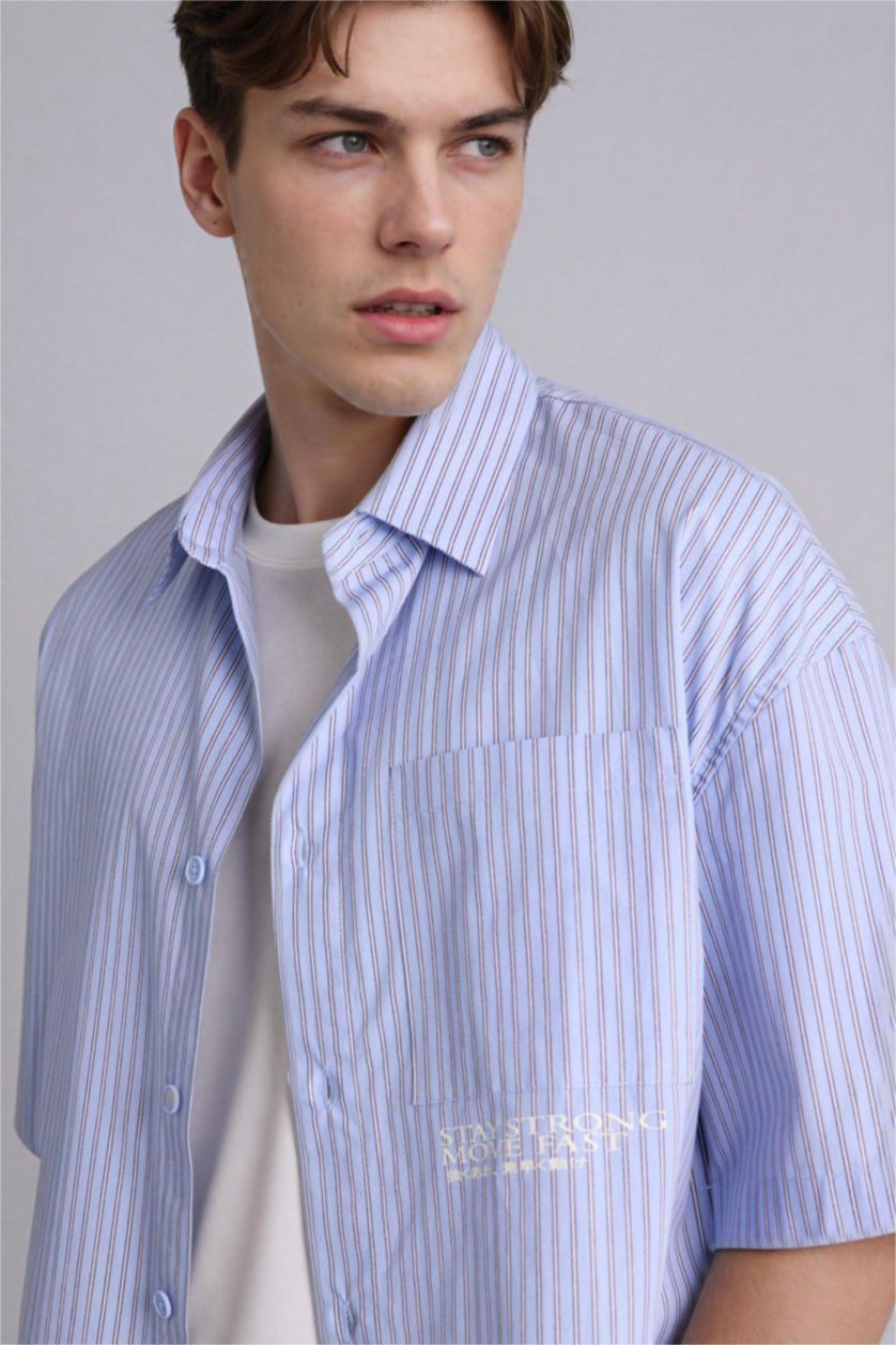 Erkek Mavi Boxy Fıt Polo Yaka Baskılı Çizgili Kısa Kollu Gömlek