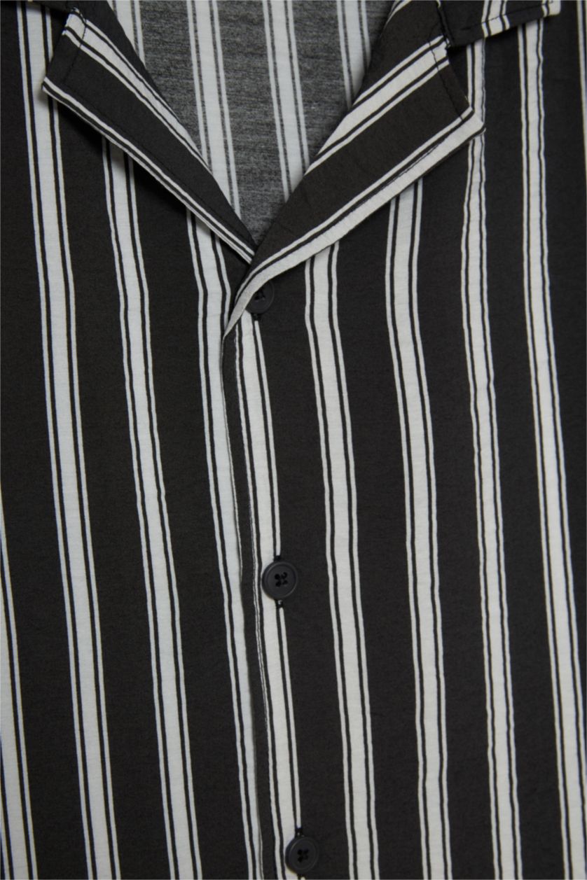 Erkek Antrasit Boxy Fıt Apaş Yaka Baskılı Çizgili Kısa Kollu Gömlek