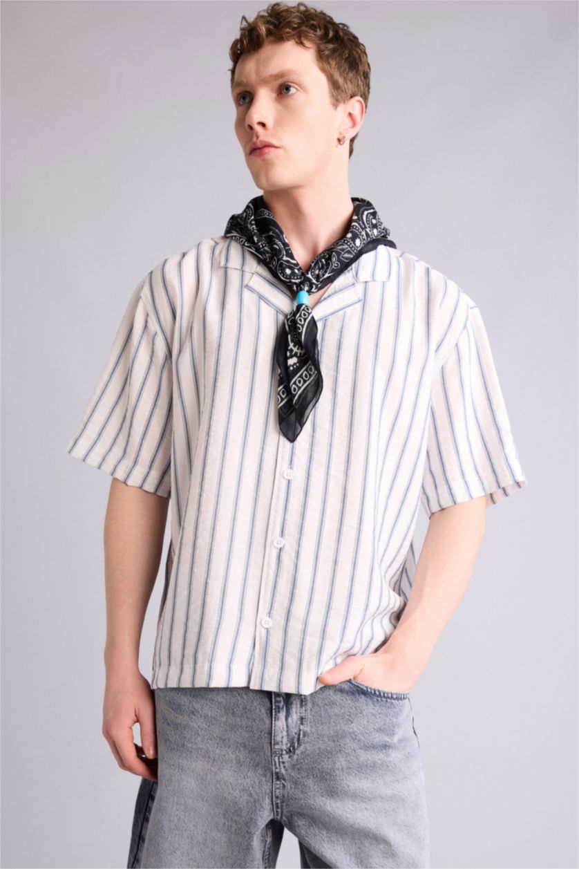 رجالي أبيض Man Short Sleeve Shirt