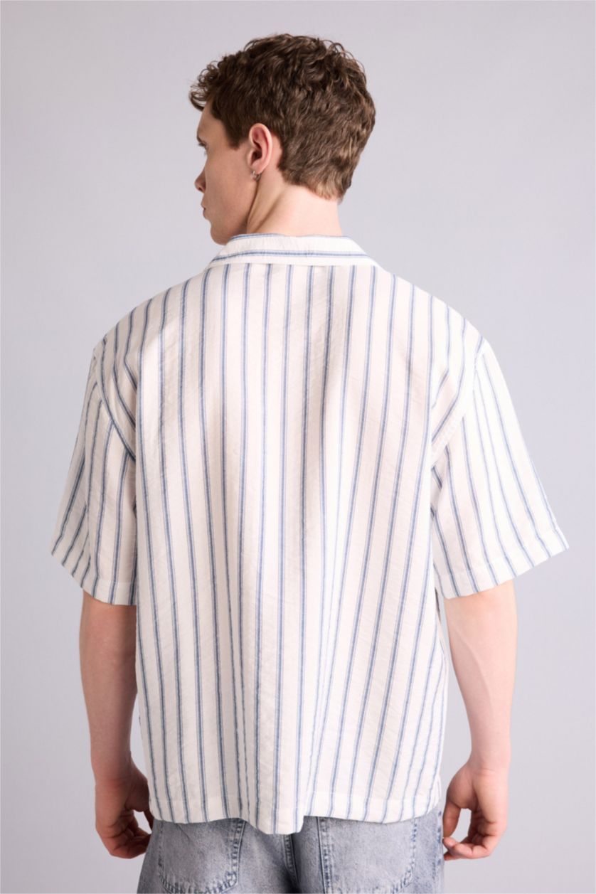 رجالي أبيض Man Short Sleeve Shirt