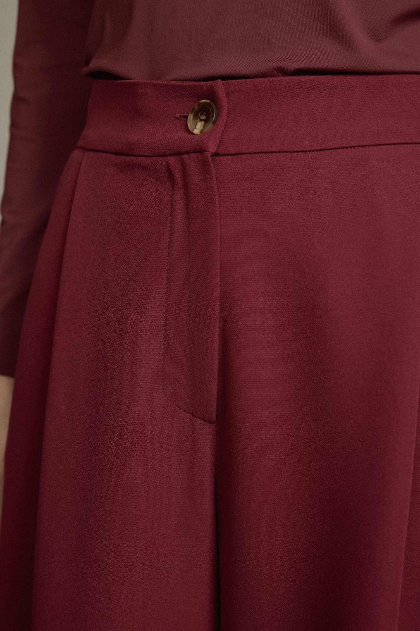 نساء خمري بنطرون قصة عادية وخصر عادي