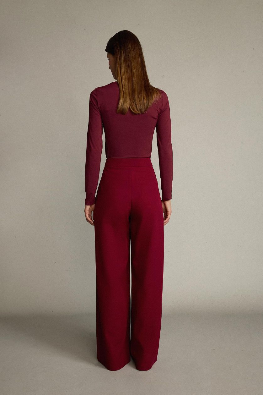 نساء خمري بنطرون قصة عادية وخصر عادي