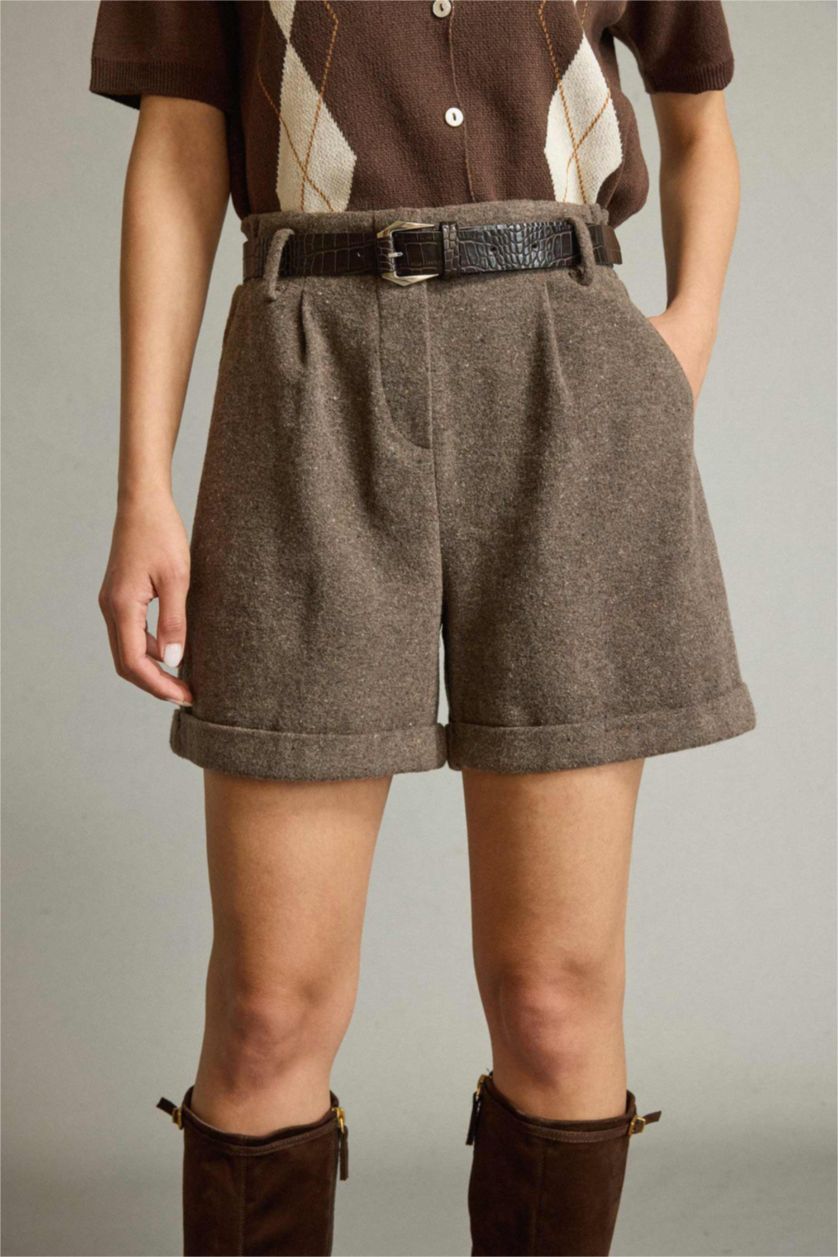 Kadın Açık Kahve Kemerli Cepli Dokuma Şort