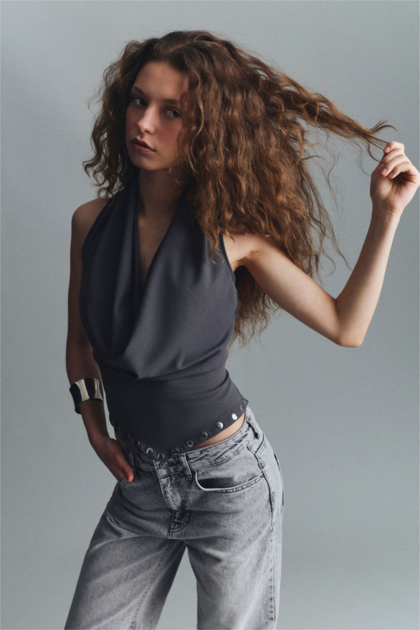 Kadın Gri Degaje Yaka Kolsuz Bluz