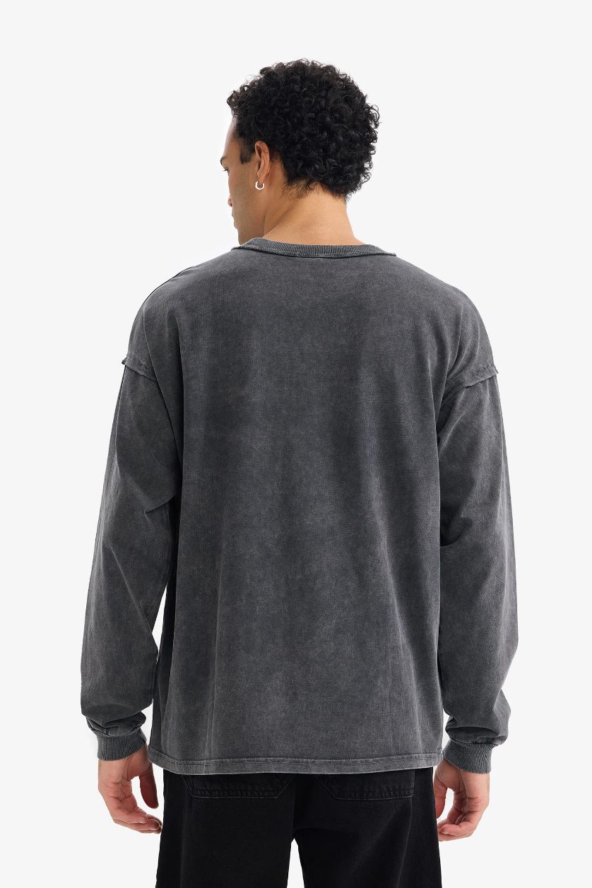 رجال أنثرا سويت شيرت اوفر سايز بياخة مستديرة وطبعة من الخلف