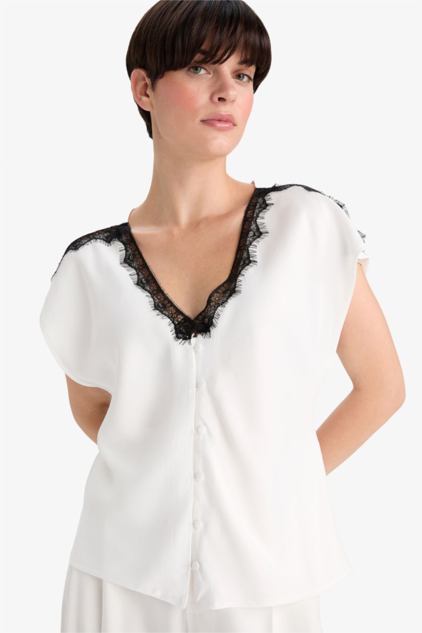 Kadın Ekru Regular Fıt V Yaka Saten Kısa Kollu Gömlek