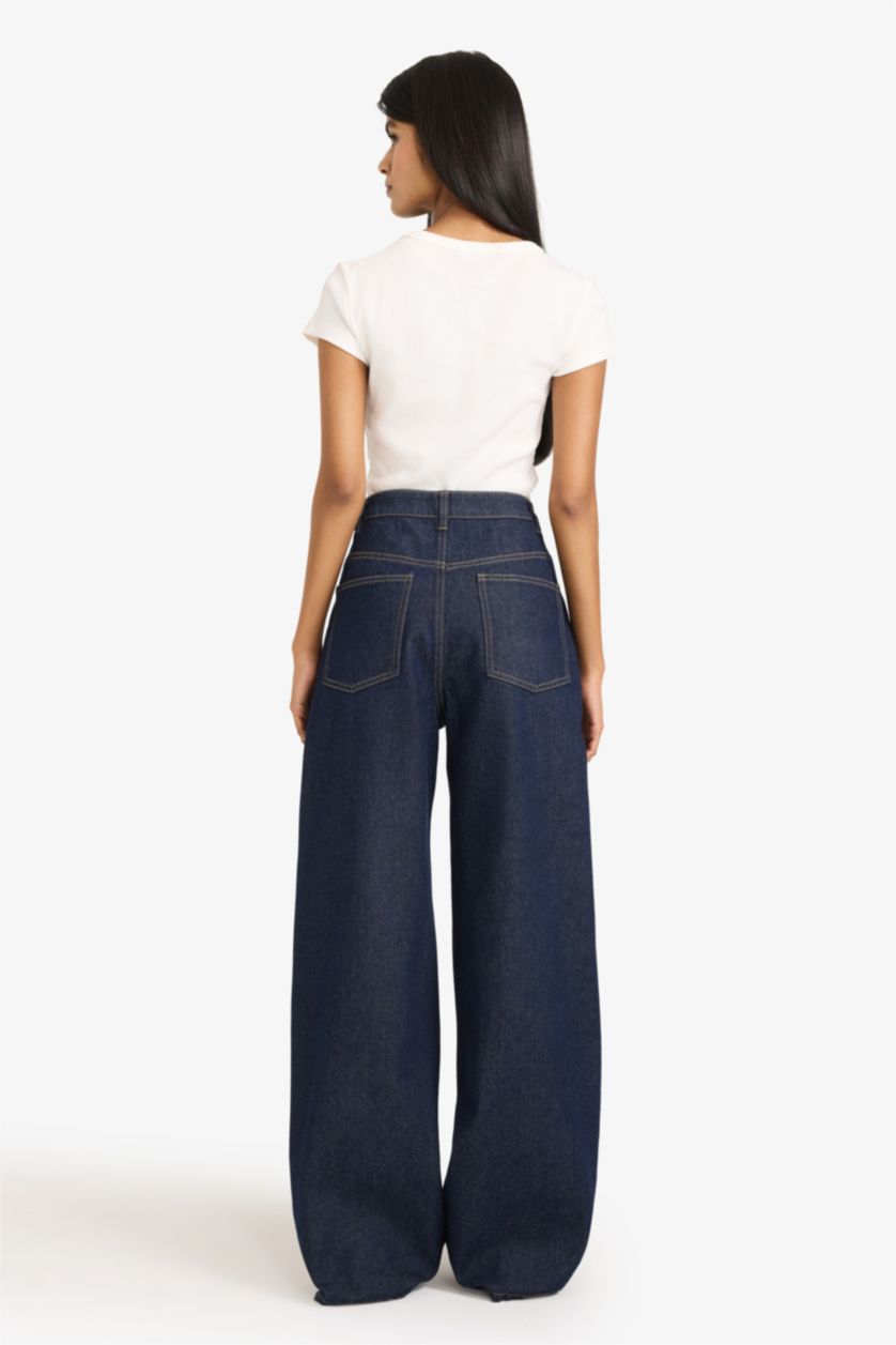 نساء أسود أزرق سروال جينز واسع برجل عادي