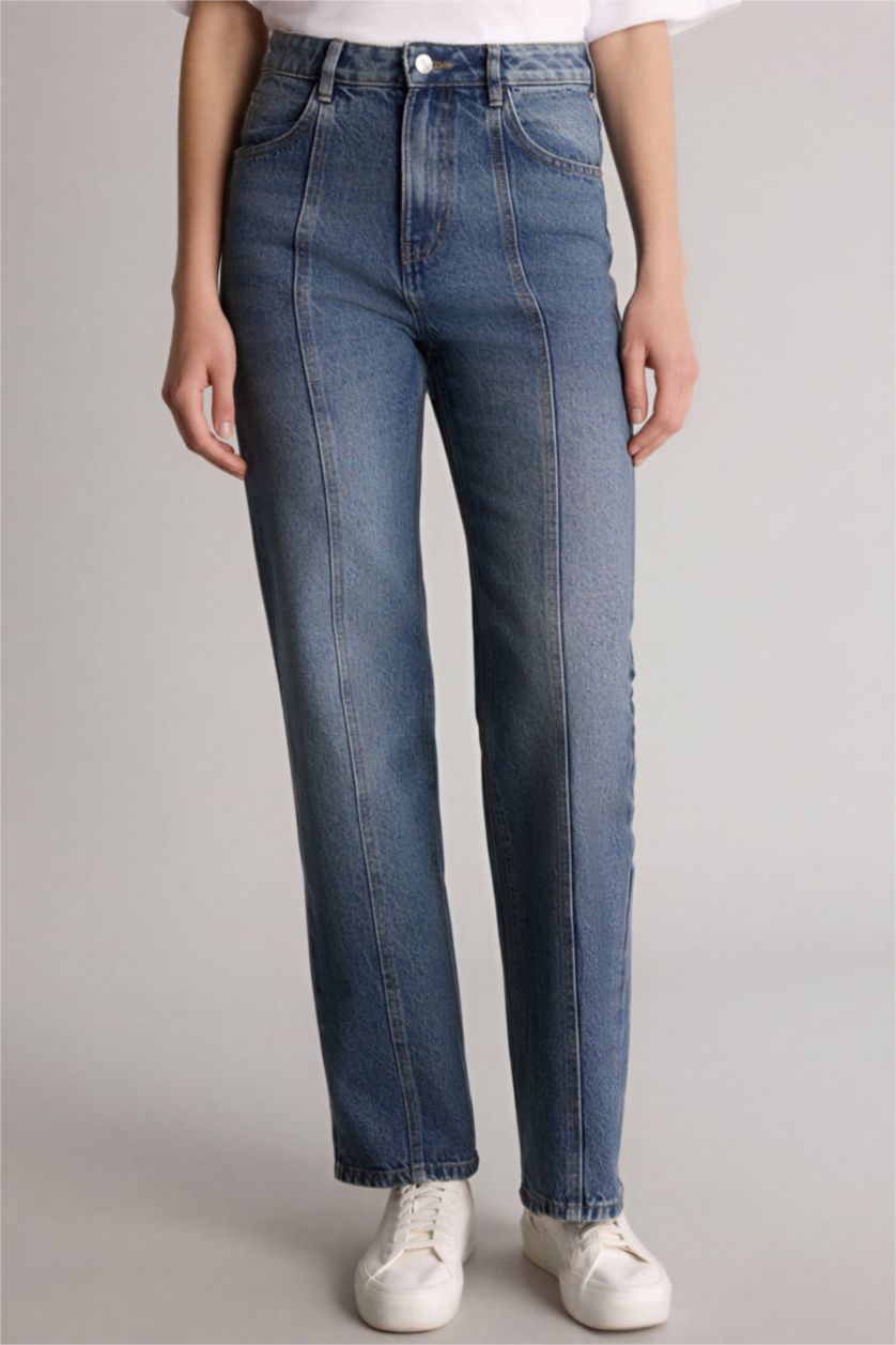 نساء أزرق سروال جينز واسع برجل عادي