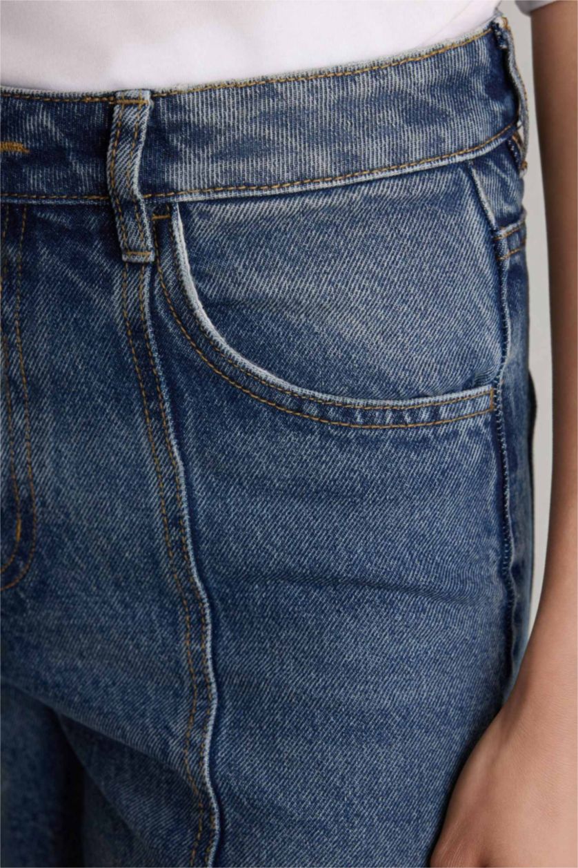 نساء أزرق سروال جينز واسع برجل عادي