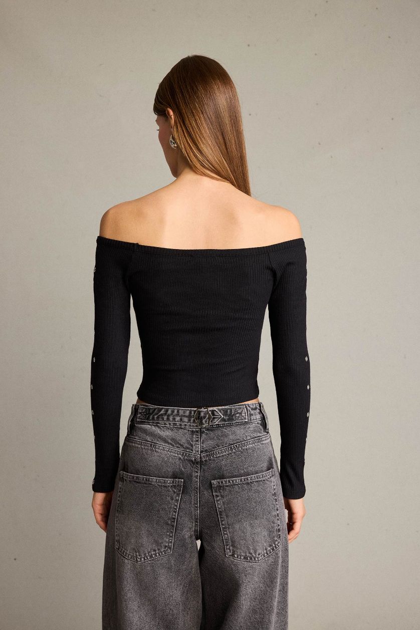 Kadın Siyah Omzu Açık Uzun Kollu Bluz