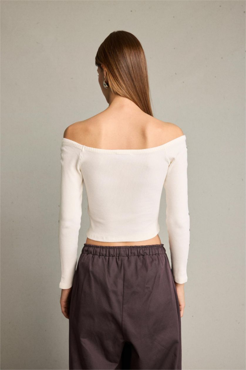 Woman Ecru بلوزة ردن طويل وأكتاف مكشوفة