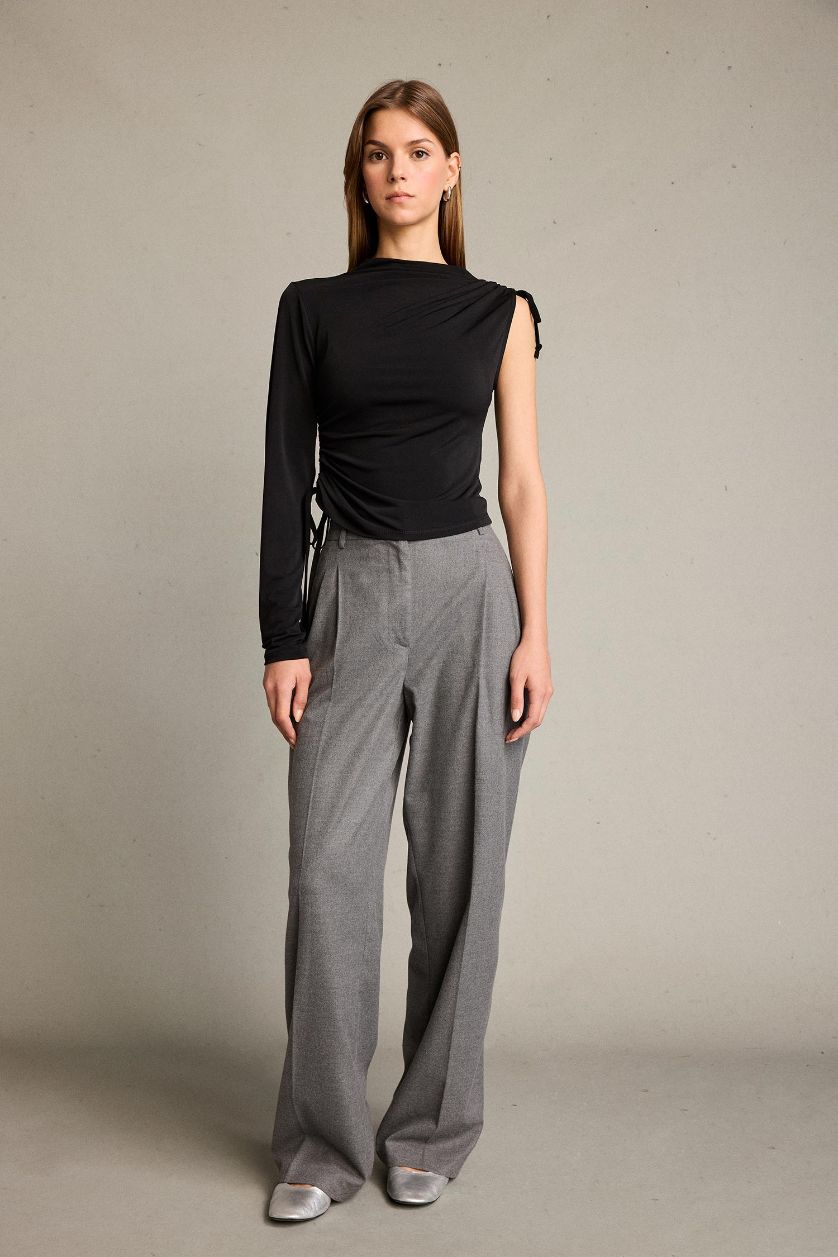 Kadın Siyah Tek Omuzlu Büzgülü Bluz