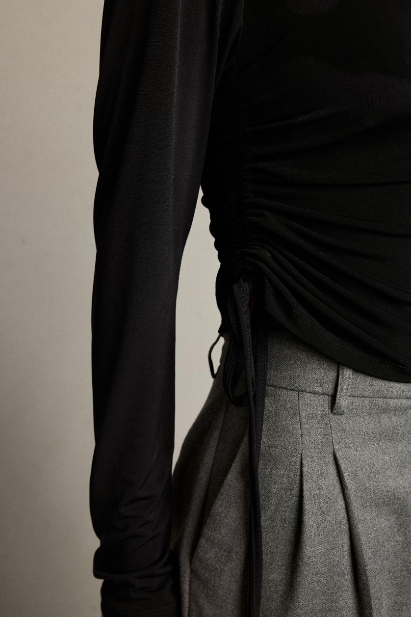 Kadın Siyah Tek Omuzlu Büzgülü Bluz