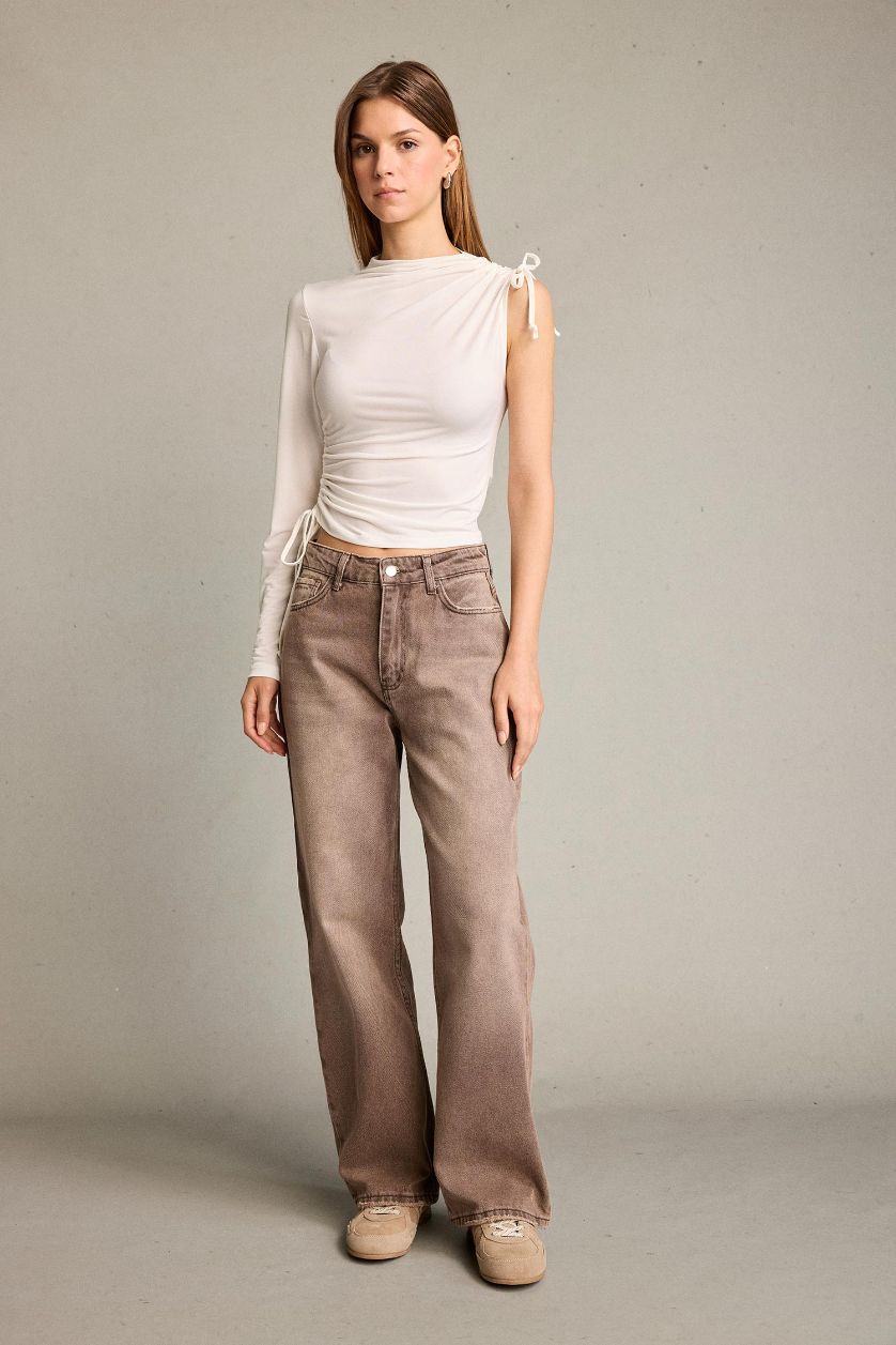 نساء بيج فاتح بلوزة بكتف واحد