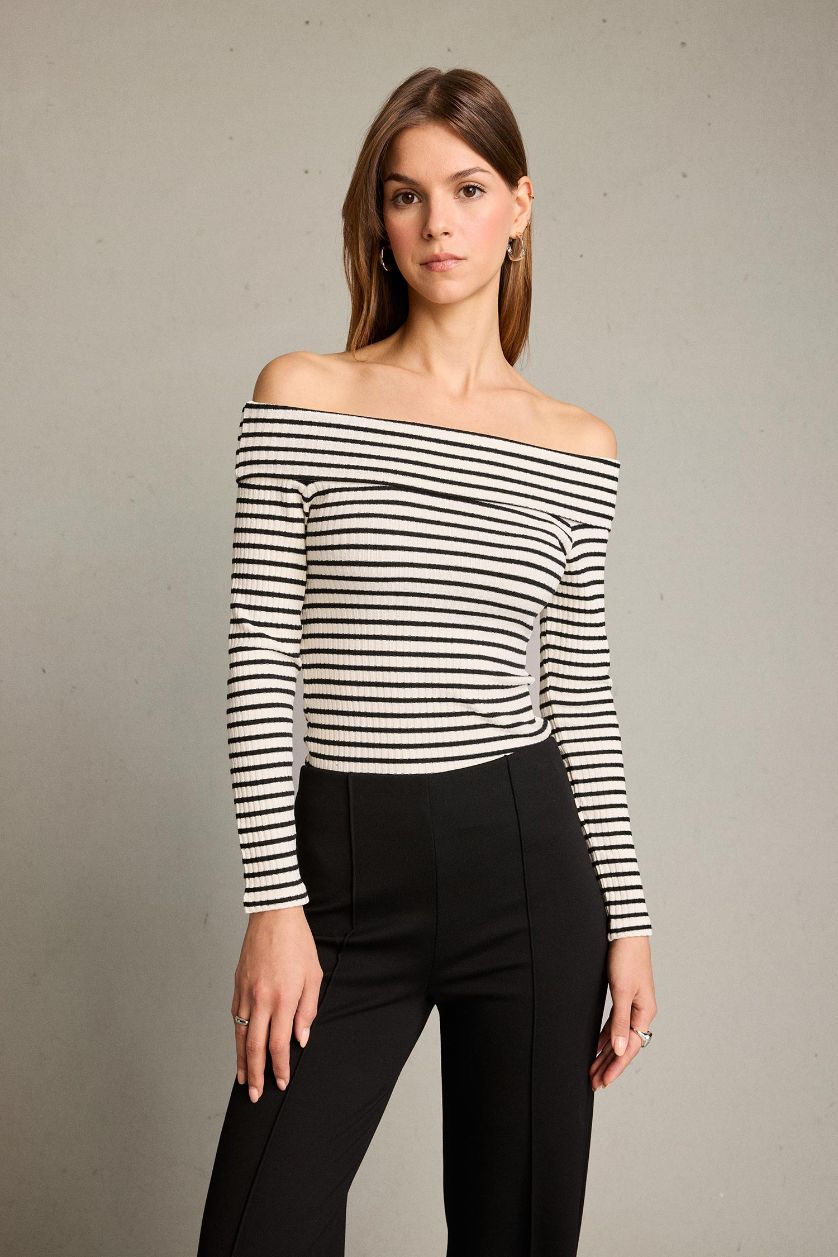 Woman White بلوزة مخطط ردن طويل بكتف مفتوح