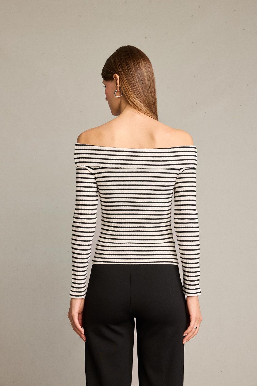 Woman White بلوزة مخطط ردن طويل بكتف مفتوح